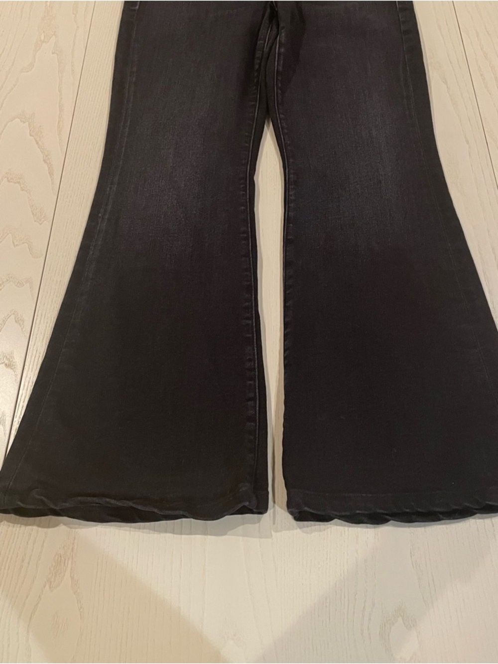 MOTHER The Weekender Mid Rise Flare Jeans 1585-965 in Deep End - Size 28 - Picture 4 of 10